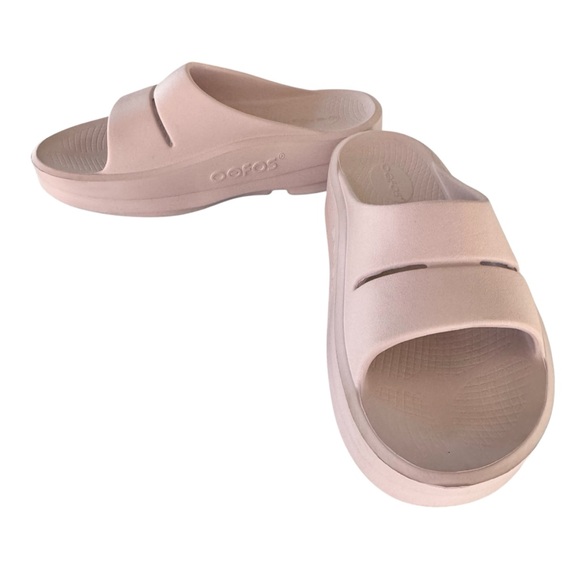 Oofos Women's Oomega Ooahh Slide Platform Sandal Pink Size 11 - Picture 2 of 9